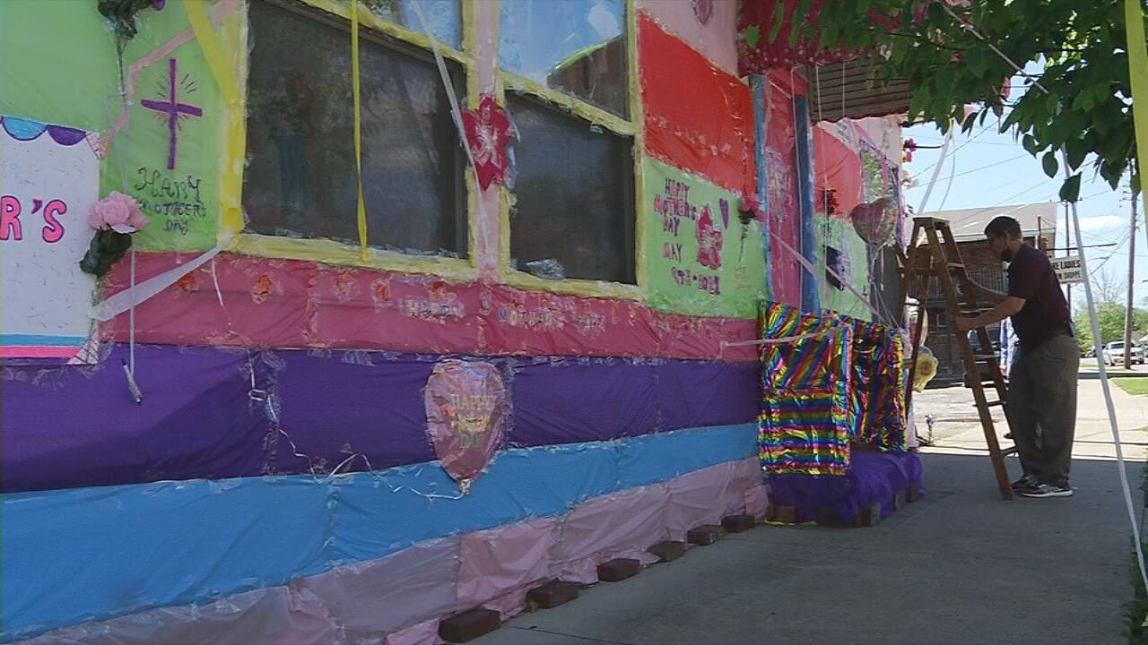 New Albany man decorates his home in honor of mothers who died from COVID-19